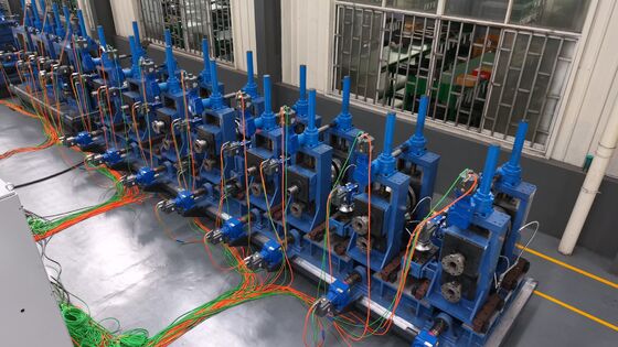 Сварочный аппарат стальной трубы сплава с таблицей побежали аккумулятором, котор вне